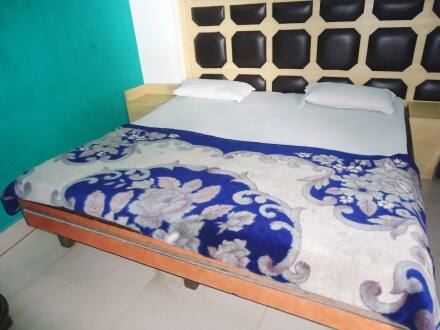 New Saraswati Lodge, Katra 3